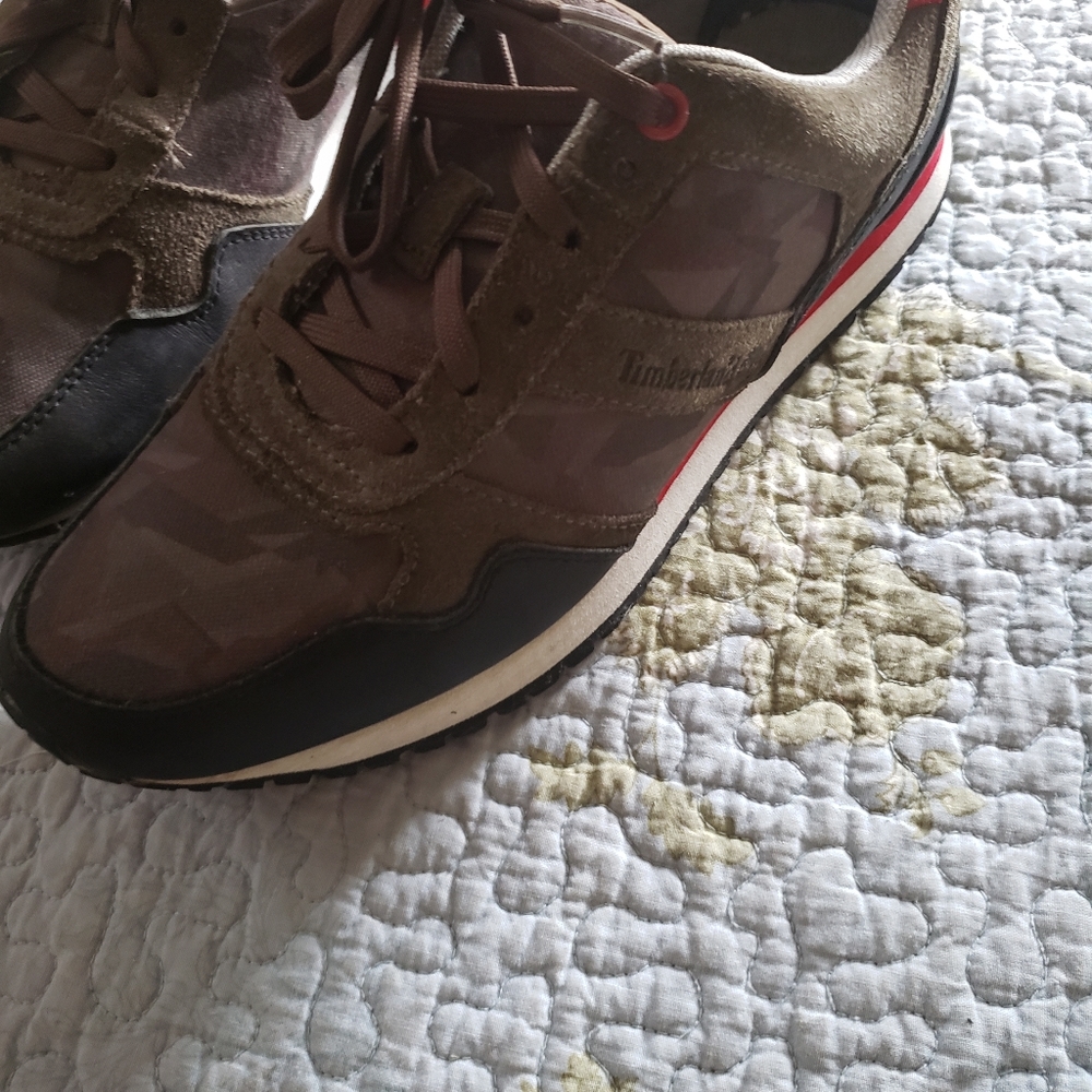 Sneakers - Picture 2 of 6